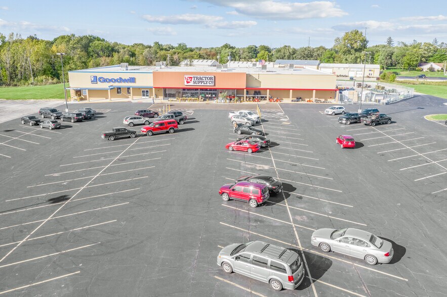 More Photos Of 10 Clinton Plz, Clinton Storefront For Sale