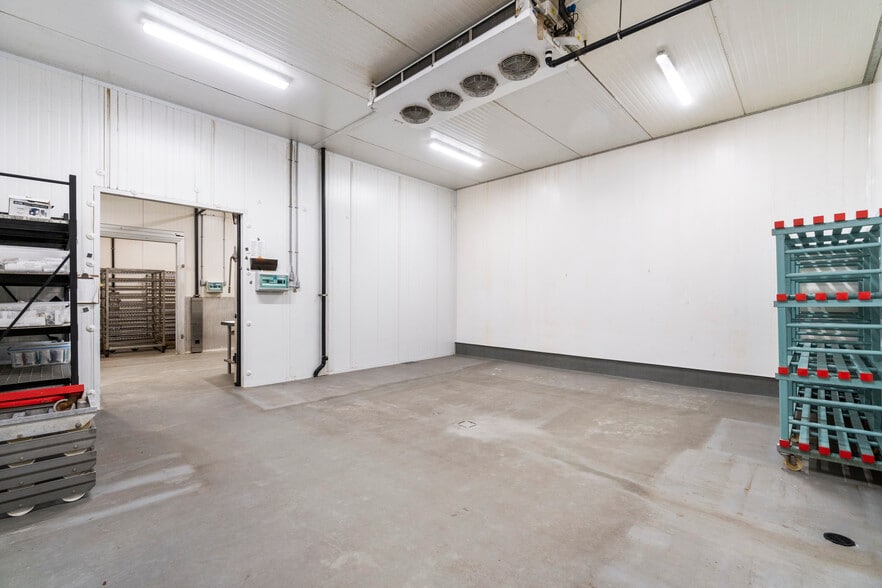 More Photos Of 4141 54 St SE, Salmon Arm Manufacturing For Sale