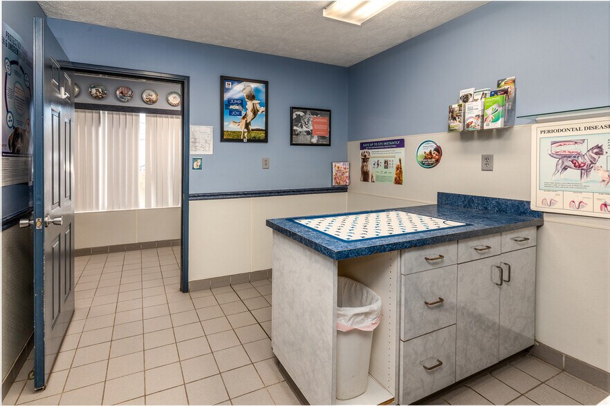 More Photos Of 602 S Court St, Marion Office For Sale