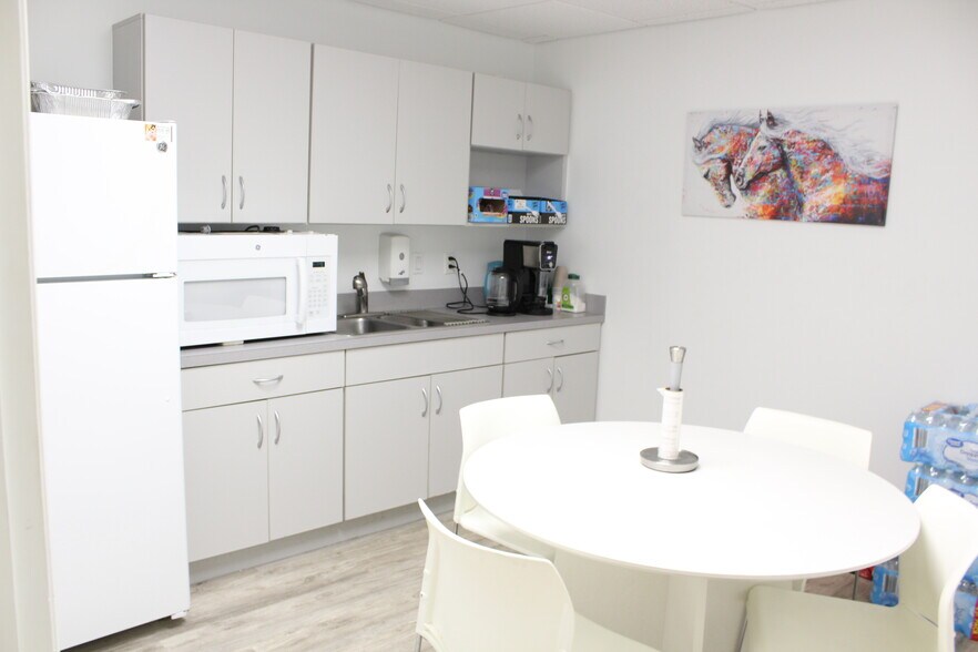 More Photos Of 6457 Hazeltine National Dr, Orlando Warehouse For Sale