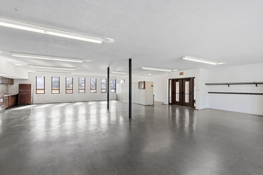More Photos Of 8450 N Shermer Rd, Niles Religious Facility For Sale