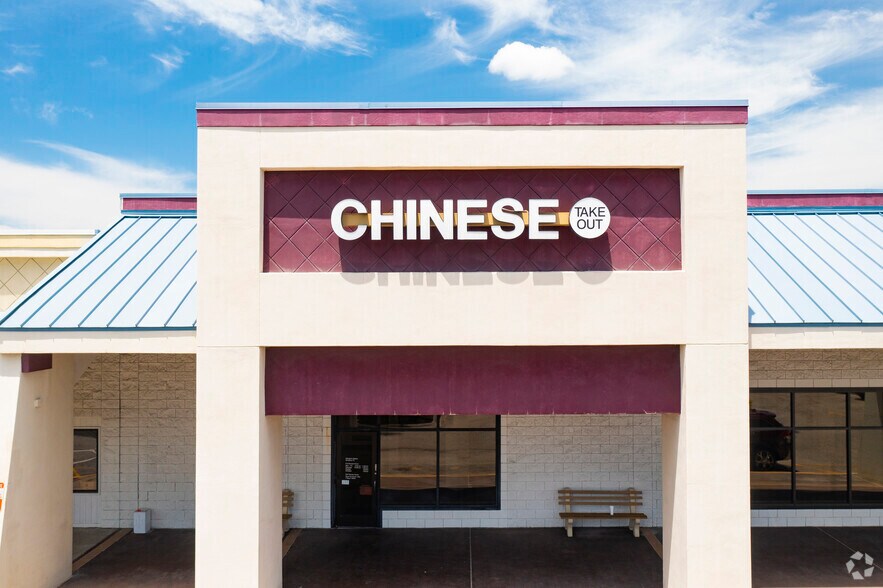 More Photos Of 935 N Beneva Rd, Sarasota Unknown For Lease