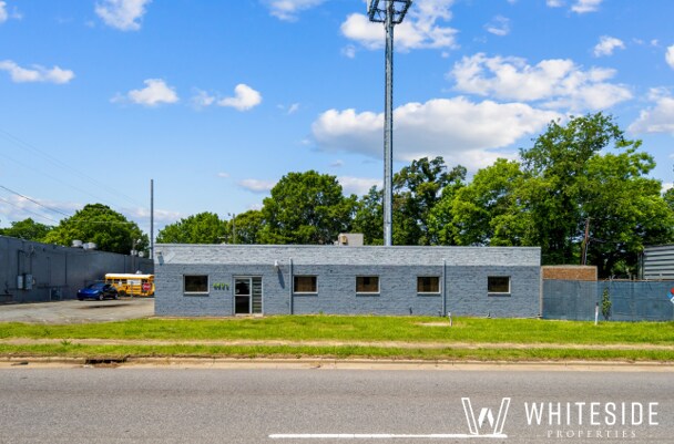 Primary Photo Of 4433 Brookshire Blvd, Charlotte Warehouse For Lease