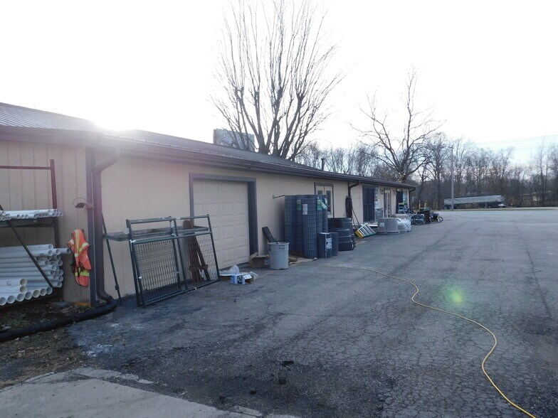 More Photos Of 2086 E US Highway 36, Rockville Convenience Store For Sale