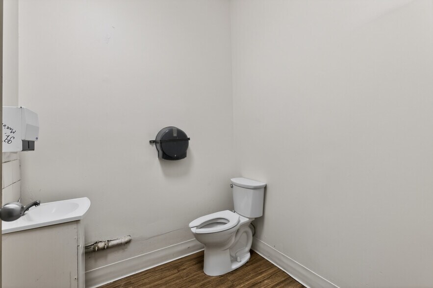 More Photos Of 439-441 E Hastings st, Vancouver Flex For Lease