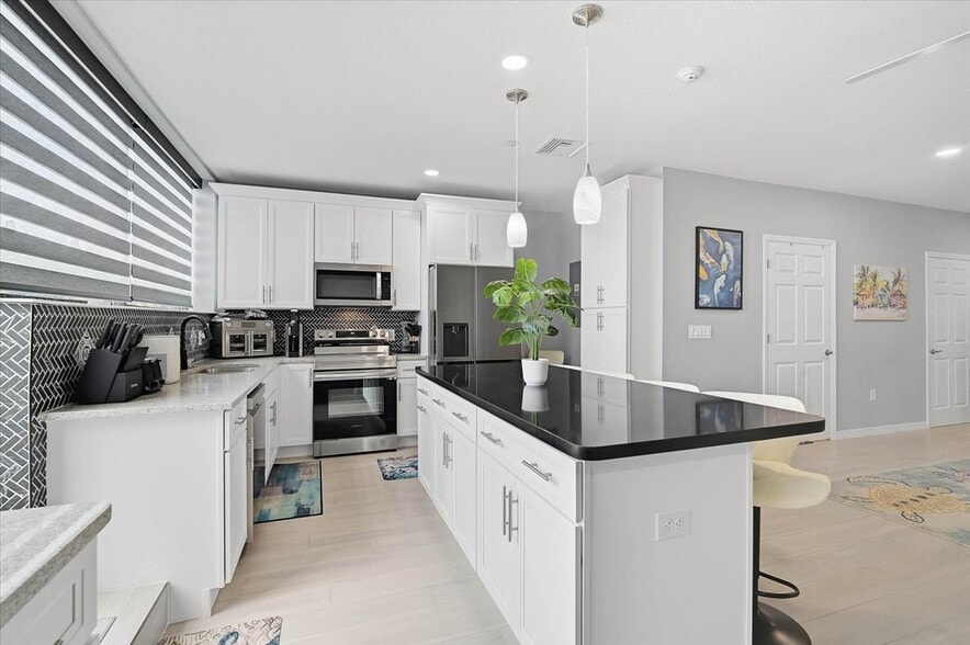 More Photos Of 2160 Gulf Gate Dr, Sarasota Storefront For Sale