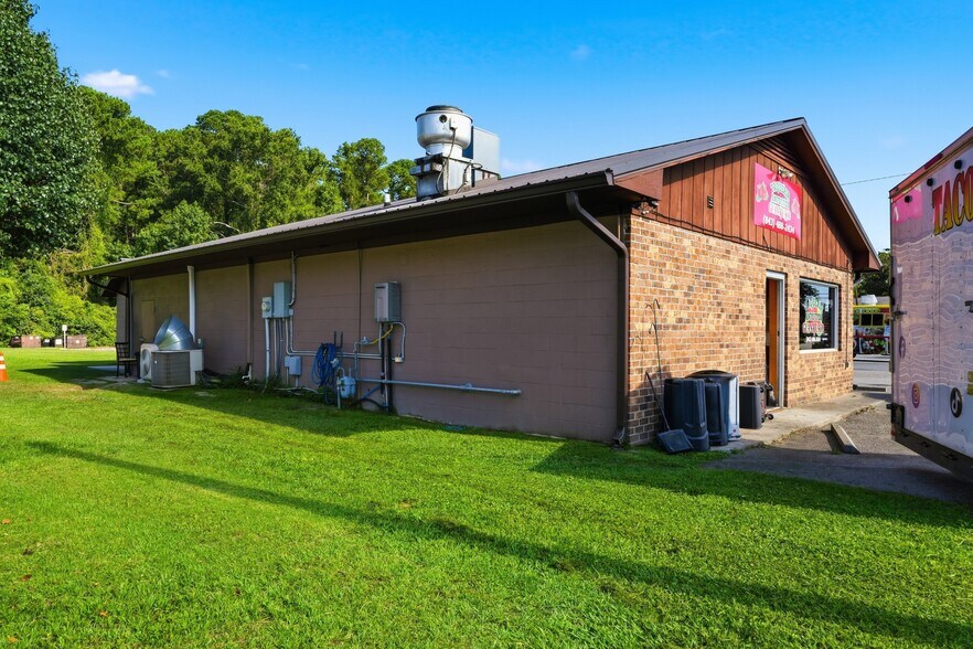 More Photos Of 1705 Park View Rd, Conway Freestanding For Sale