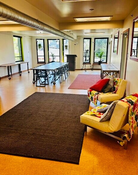 More Photos Of 3715-3721 SE Division St, Portland Storefront For Lease