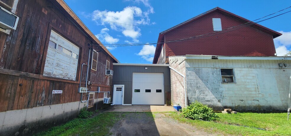 More Photos Of 141 Summer St, Plantsville Warehouse For Lease