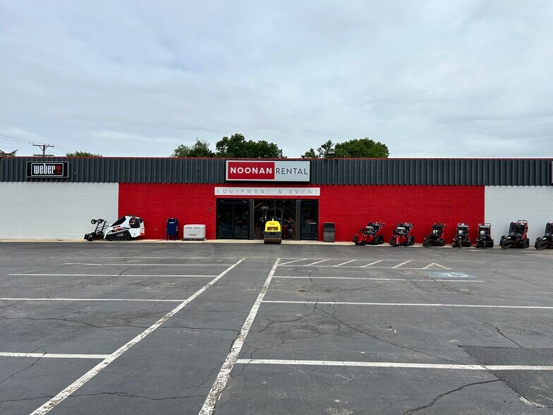 More Photos Of 1200 8th st, Springfield Light Distribution For Lease