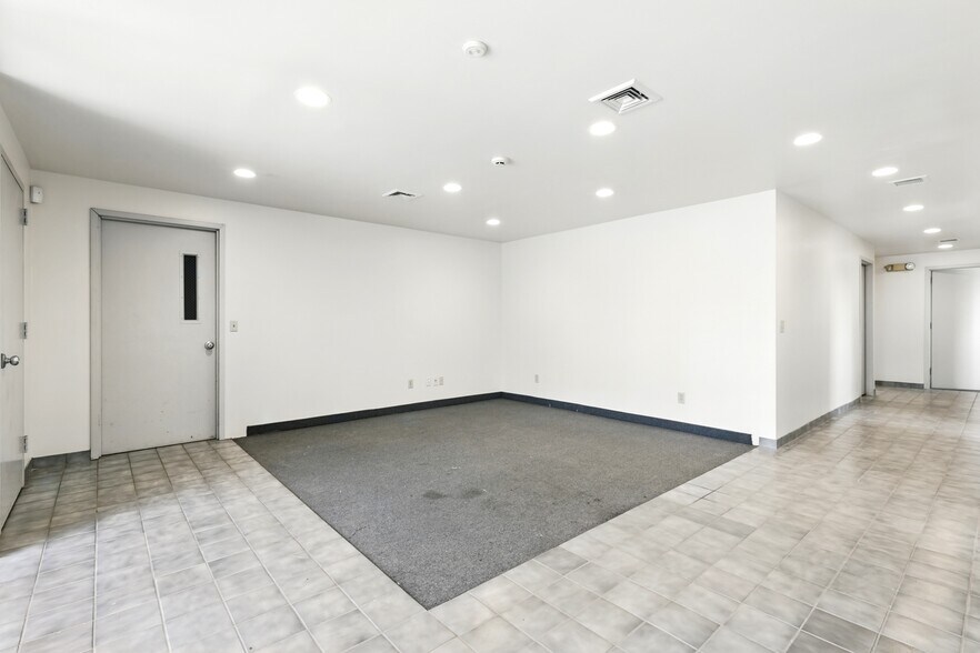 More Photos Of 103 Servistar Industrial Way, Westfield Warehouse For Lease