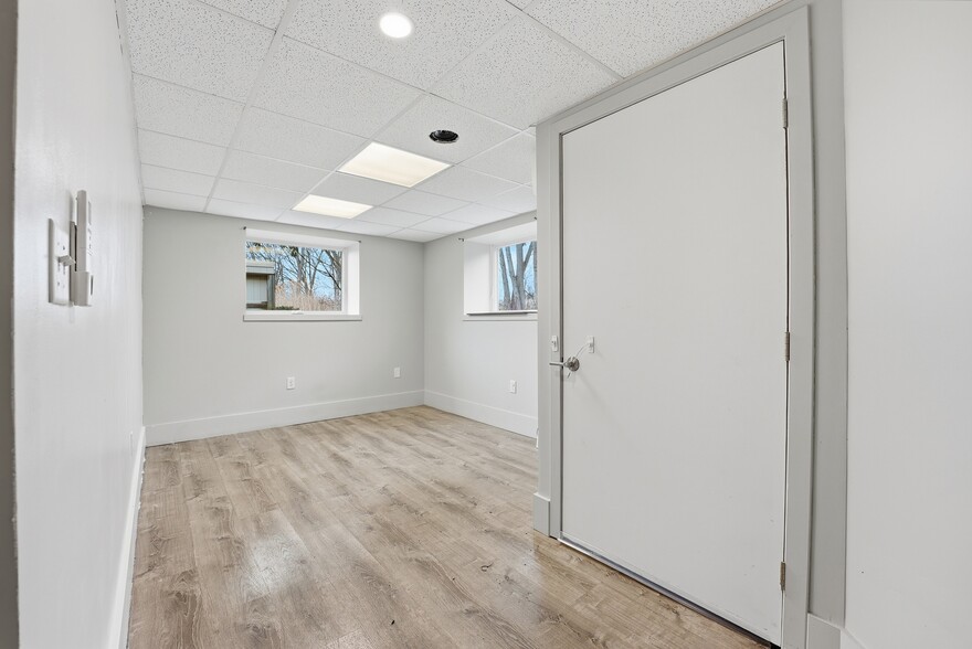 More Photos Of 190 University Dr, Amherst Office For Lease