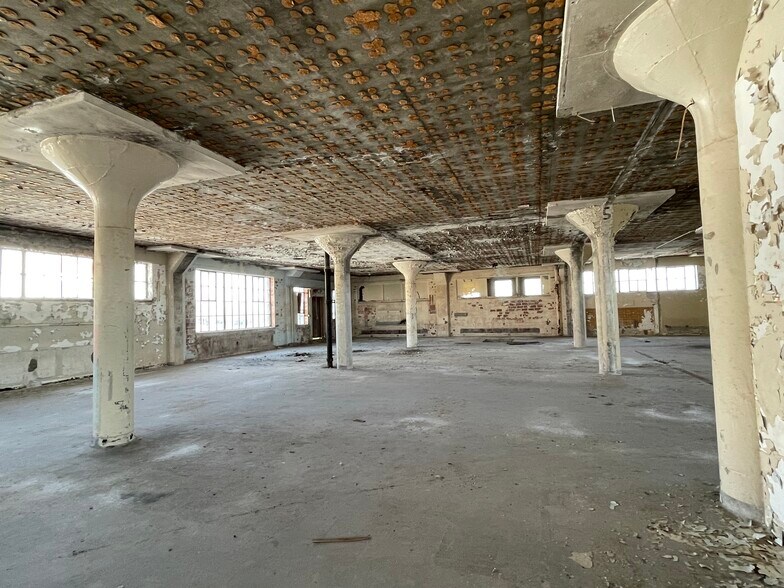 More Photos Of 658 Bailey Ave, Buffalo Manufacturing For Sale