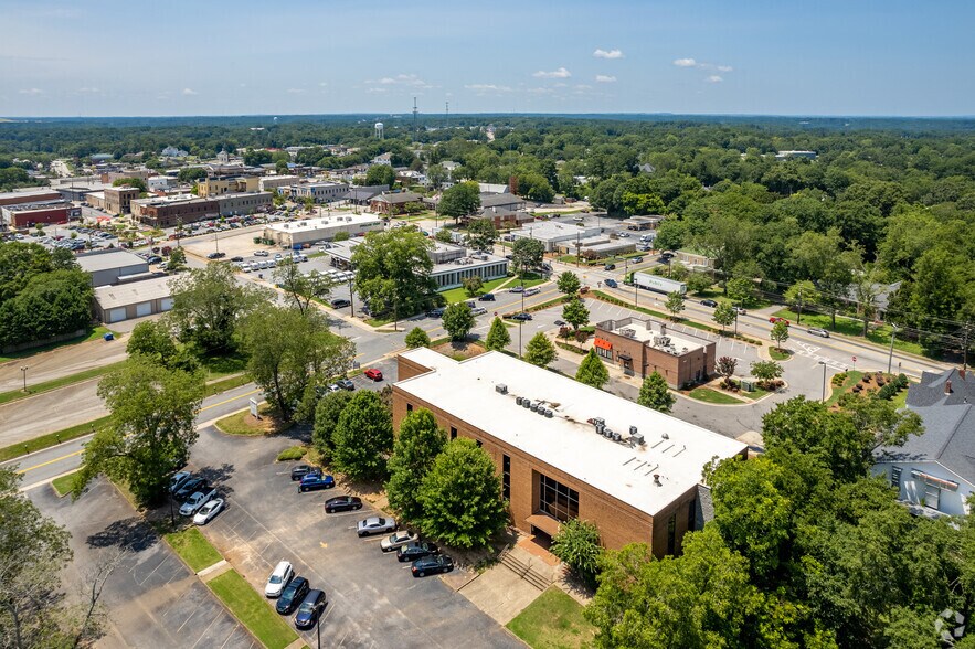 More Photos Of 138 Park Ave, Winder Medical For Lease