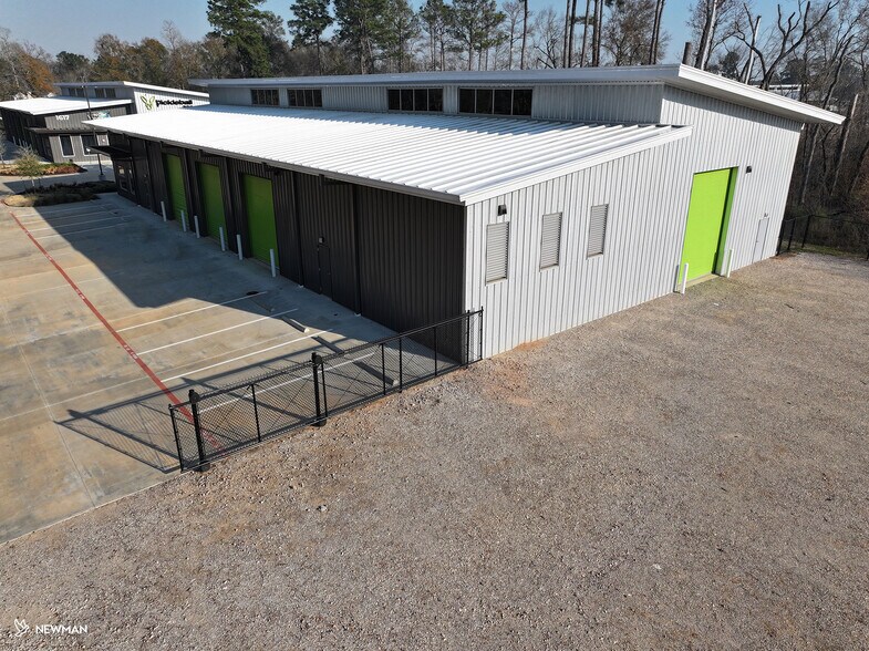 More Photos Of 1617 N Loop 336 E, Conroe Warehouse For Sale