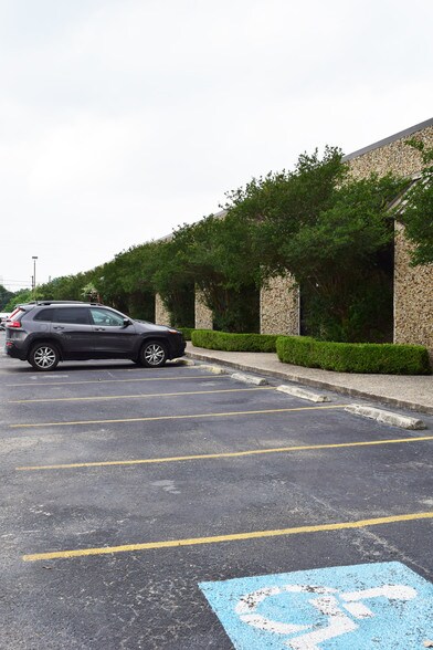 More Photos Of 10801-10817 Nacogdoches Rd, San Antonio Showroom For Lease