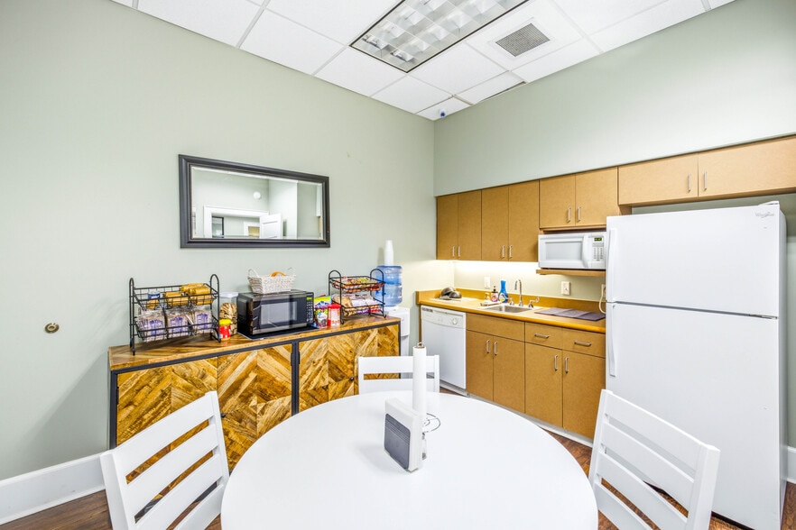 More Photos Of 5784 Chumuckla Hwy, Pace Freestanding For Lease