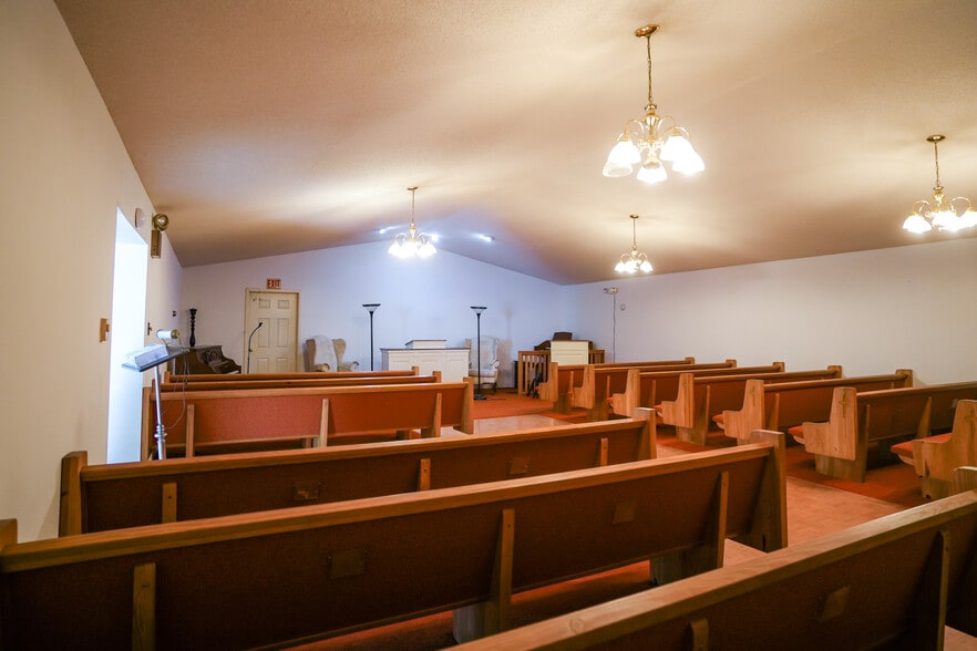 More Photos Of 627 Gum St, Mooresville Funeral Home For Lease