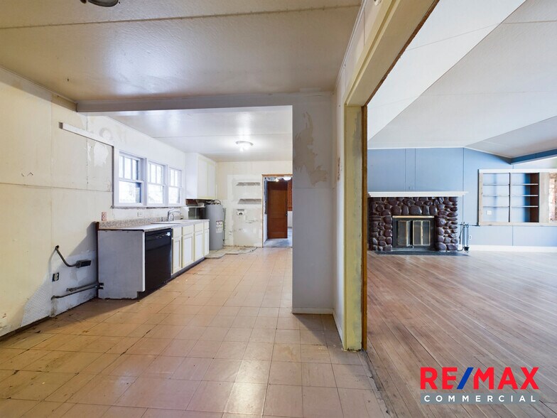 More Photos Of 214 Yellowstone Ave, Cody Bar For Sale