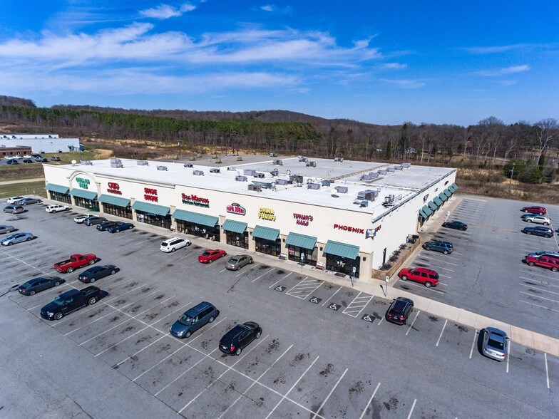 More Photos Of 131 Commerce Ln, Mayodan Storefront For Lease