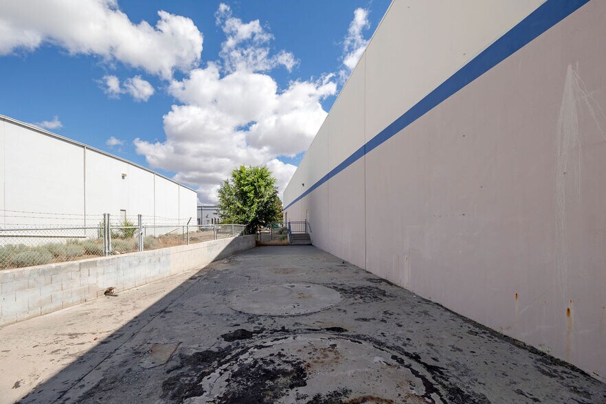 More Photos Of 445 Coney Island Dr, Sparks Warehouse For Lease