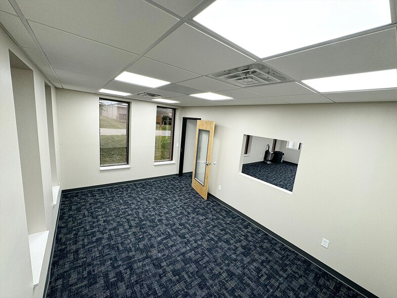 More Photos Of 340 Executive Dr, Troy Warehouse For Lease