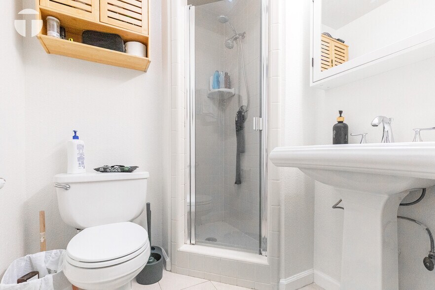 More Photos Of 2525 J St, Sacramento Storefront Retail Residential For Sale