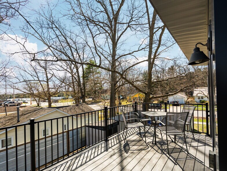 More Photos Of 1323 Cass St, Traverse City Flex For Sale