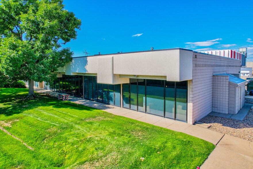 More Photos Of 11801-11841 E 33rd Ave, Aurora Unknown For Lease