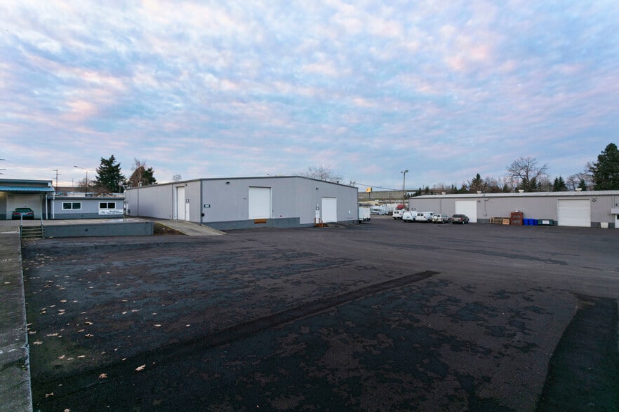 More Photos Of 5301-5303 NE 105th Ave, Portland Unknown For Lease
