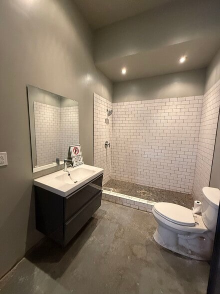 More Photos Of 1019 Lee St SW, Atlanta Freestanding For Lease
