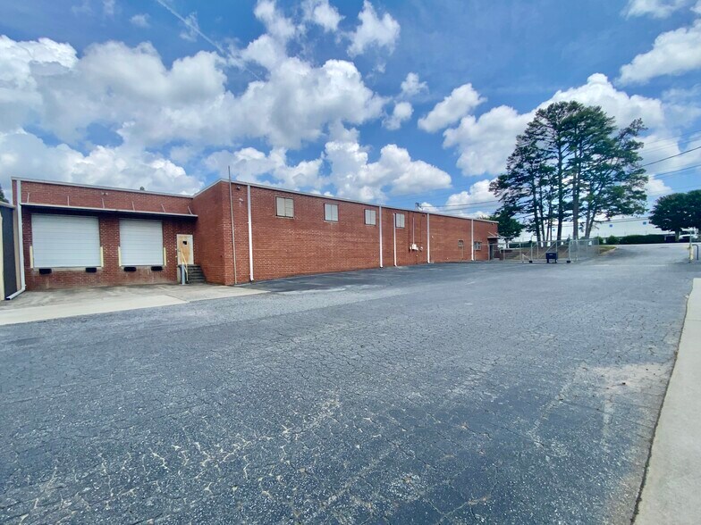More Photos Of 2411 Sullivan Rd, College Park Warehouse For Lease