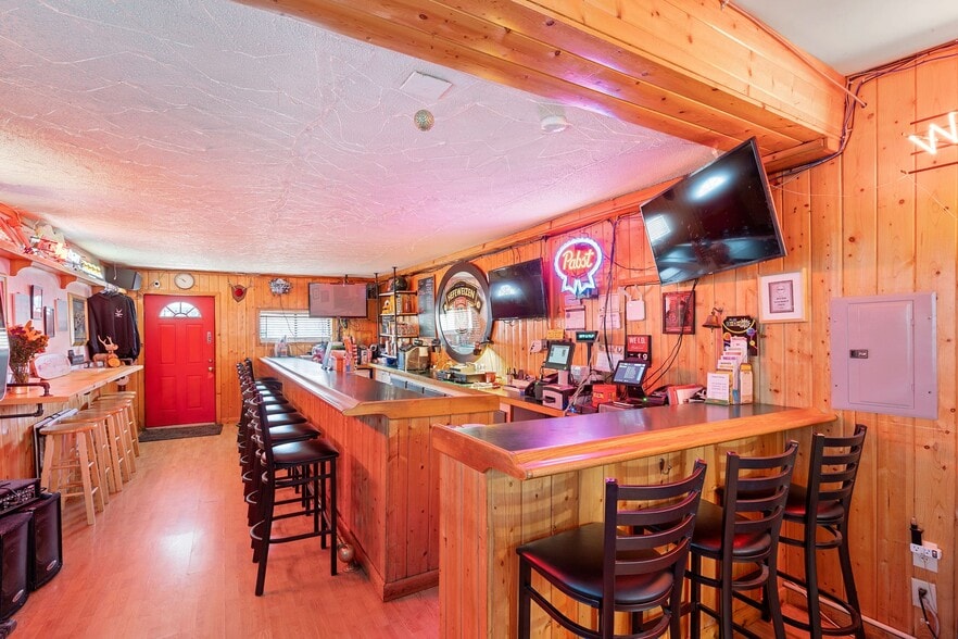 More Photos Of 5277 N Lombard St, Portland Bar For Sale