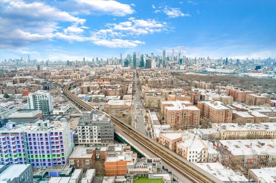 More Photos Of 5216 Roosevelt Ave, Woodside Multifamily For Sale