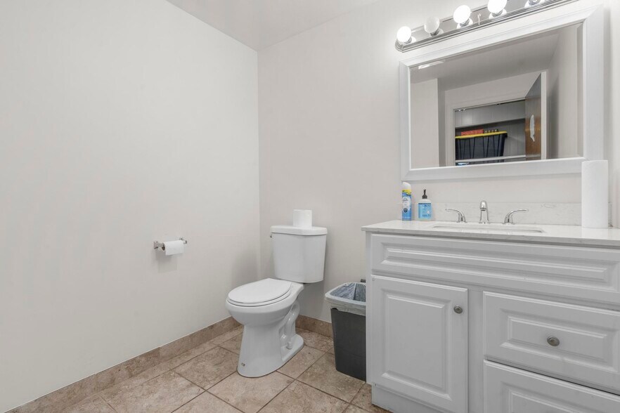 More Photos Of 276 Main St, Farmington Medical For Sale