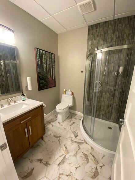 More Photos Of 590 W Crossville Rd, Roswell Coworking Space