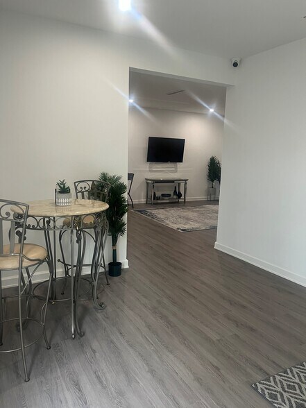 More Photos Of 3209 Van Buren Ave, Naples Manufacturing For Sale
