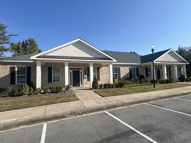 More Photos Of 2000 Northside Crossing, Macon-Bibb Office For Lease