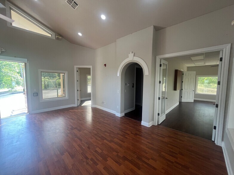 More Photos Of 20500 Fm 1431, Lago Vista Loft Creative Space For Lease