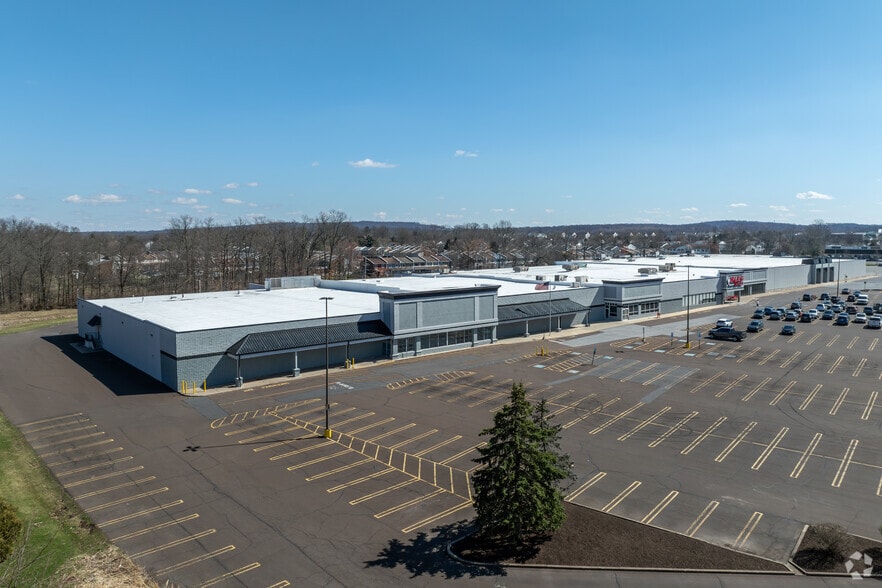 More Photos Of 701-755 S West End Blvd, Quakertown Unknown For Lease