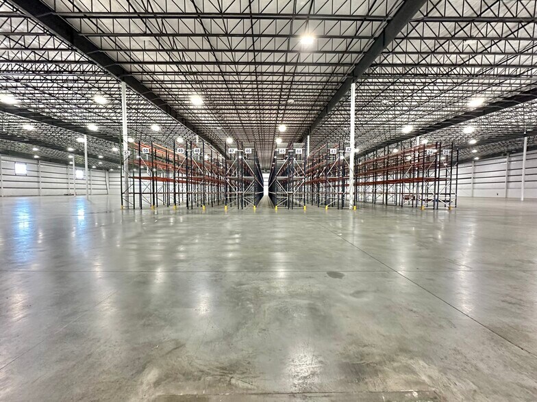 More Photos Of 1521 Mountain Rd, Andersonville Distribution For Lease