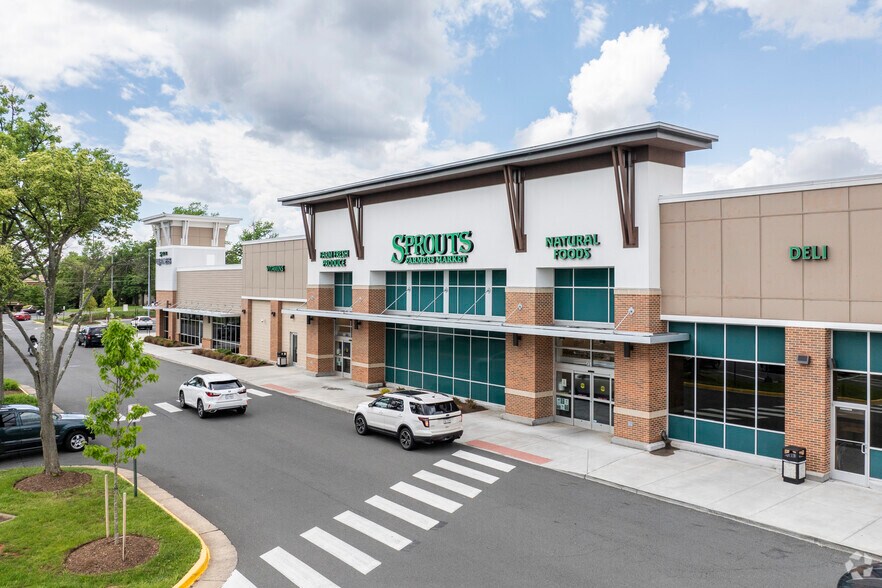 More Photos Of 494 Elden St, Herndon General Retail For Lease