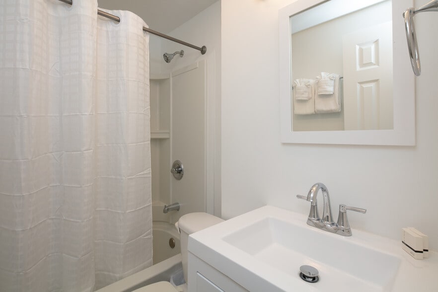 More Photos Of 501 N Ocean Blvd, Myrtle Beach Hotel For Sale