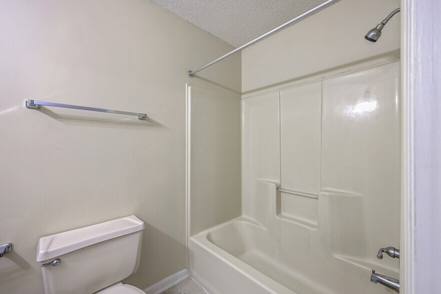 More Photos Of 106 Mayrant St, Summerville Office For Sale