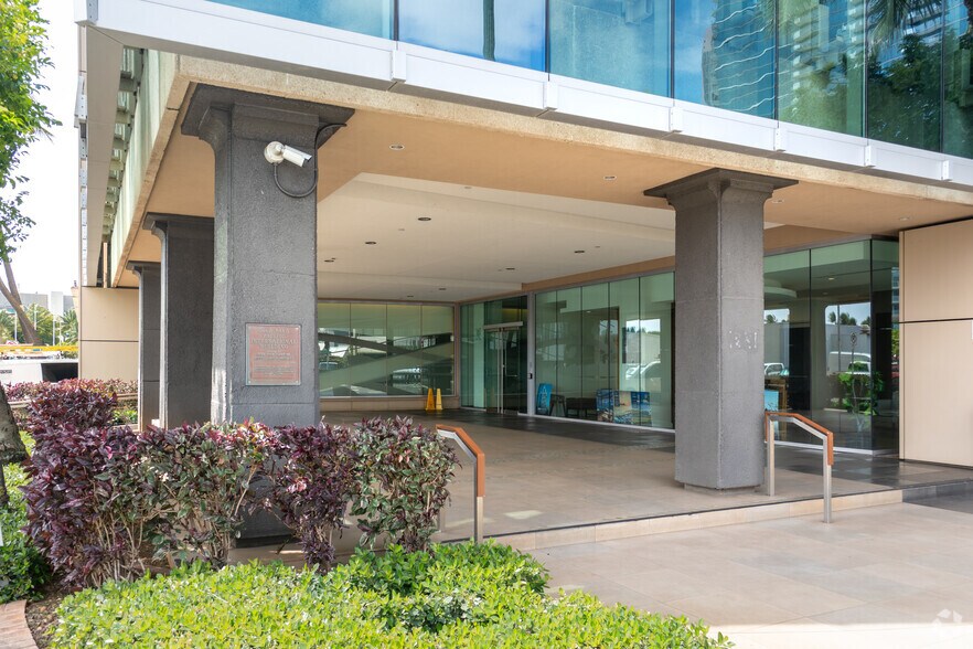 More Photos Of 677 Ala Moana Blvd, Honolulu Office For Lease