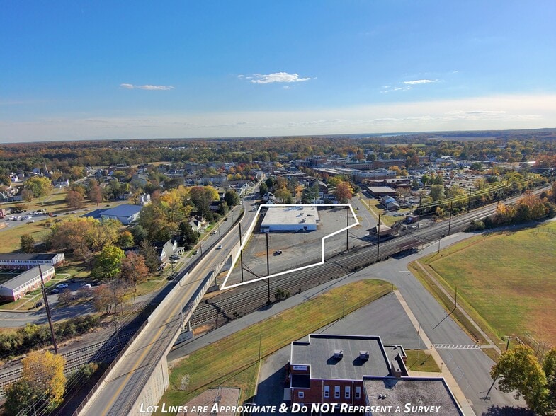 More Photos Of 406 Bow St, Elkton Flex For Sale