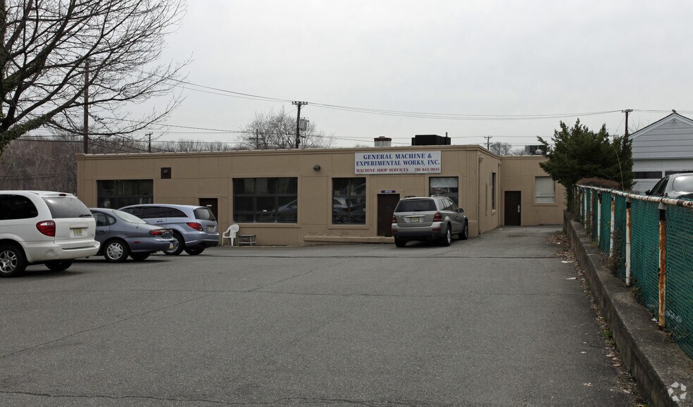 Primary Photo Of 117-121 Gertrude Ave, Paramus Warehouse For Lease