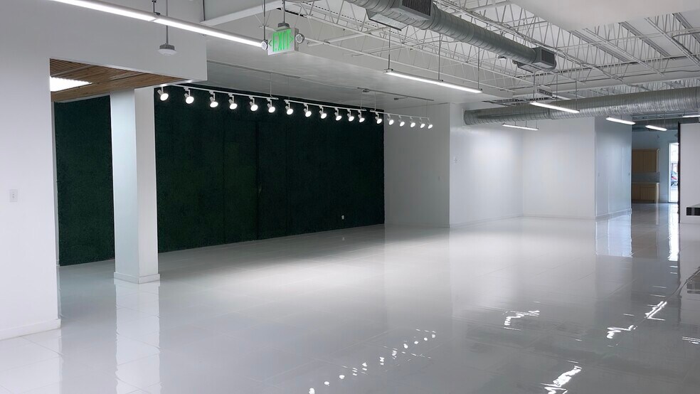 More Photos Of 8403 Westglen Dr, Houston Flex For Sale