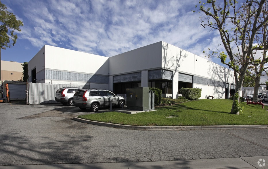 More Photos Of 5921-5923 Lakeshore Dr, Cypress Warehouse For Sale