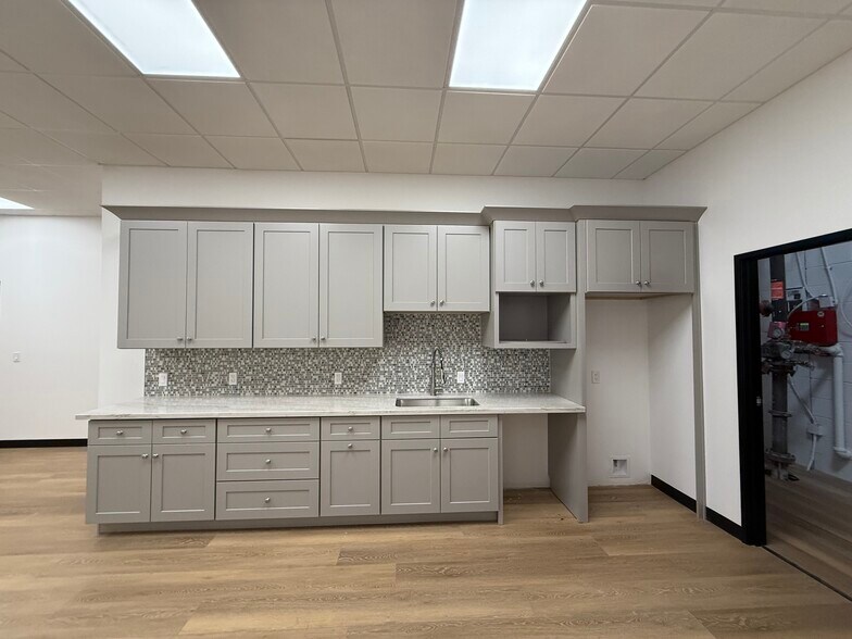 More Photos Of 714 N Monterey St, Gilbert Warehouse For Lease